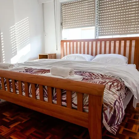 アパート Sunny Three-bedroom Spacious Flat *