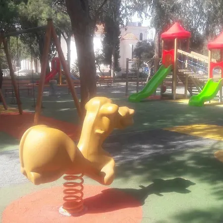 Sunny Three-bedroom Spacious Flat Apartment Larnaca