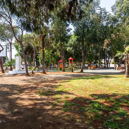 Sunny Three-bedroom Spacious Flat Apartman